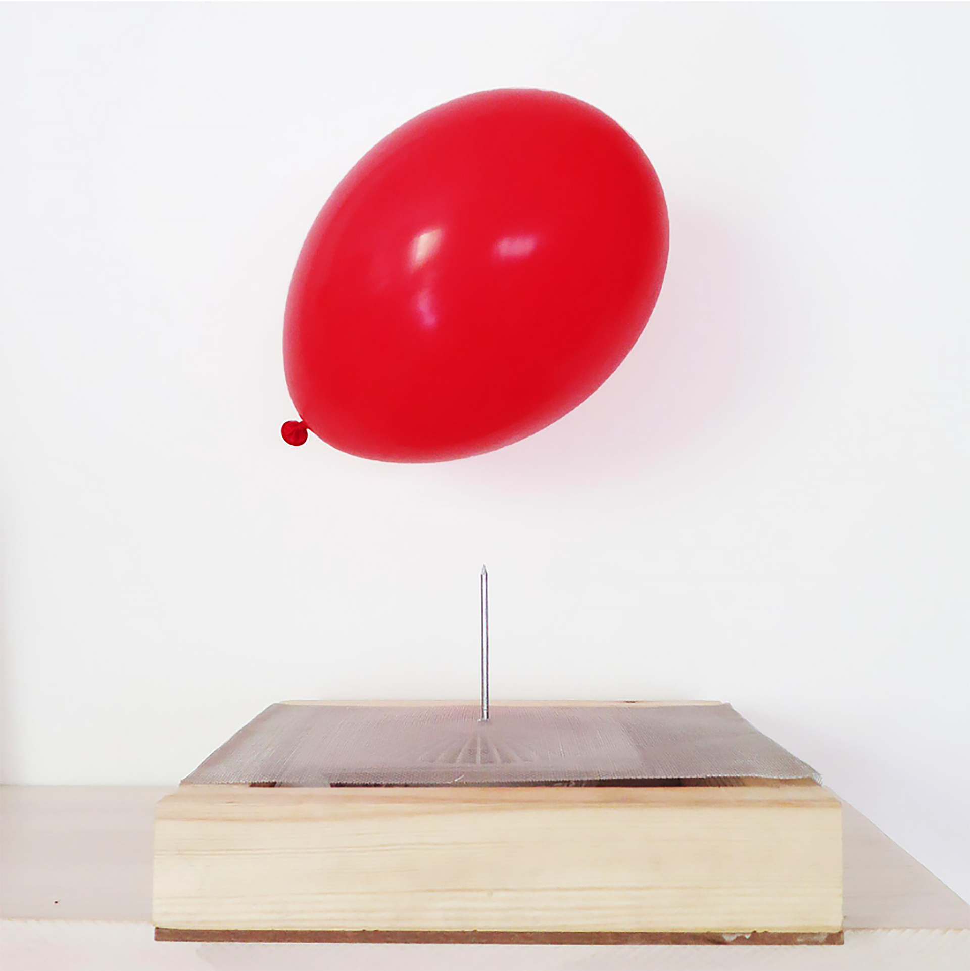 Portada Pendiendo de un clavo